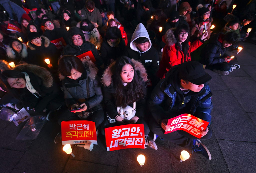 韩国民众组织大规模集会，要求总统朴槿惠辞职，CFP供图