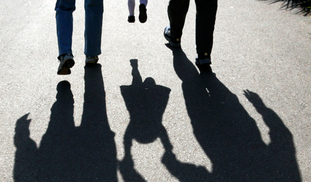 包办婚姻回潮与被高房价吞噬的青年 