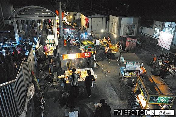 无论贫奢,每个人都离不开这些为城市提供大量生活服务业的劳动者 无论贫奢,每个人都离不开这些为城市提供大量生活服务业的劳动者