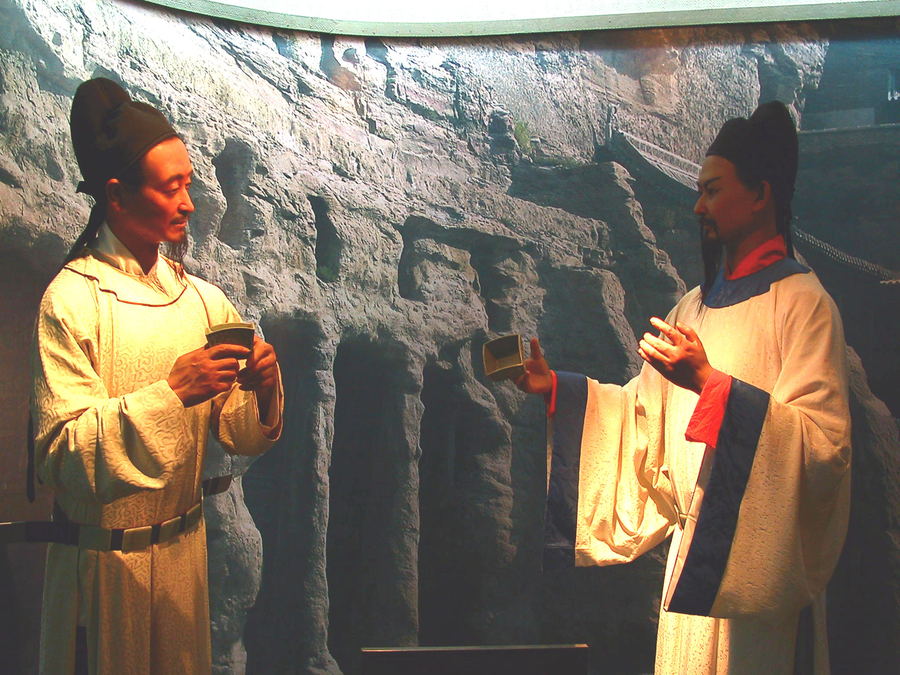 杜甫草堂博物馆内，李白与杜甫相逢的蜡像 ，东方IC供图