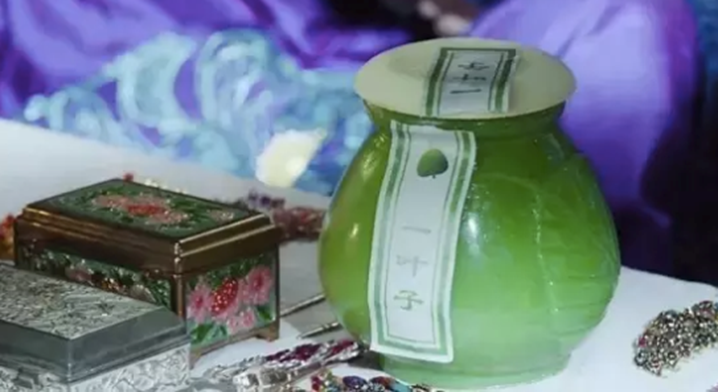 《孤芳不自赏》中外域进贡的一叶子保湿露 《孤芳不自赏》中外域进贡的一叶子保湿露