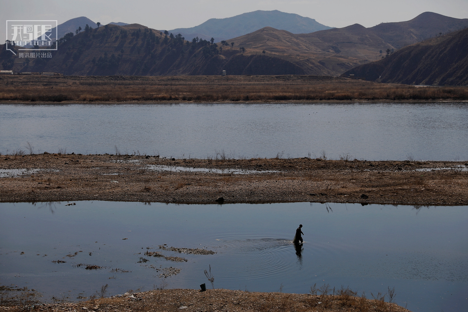 探访中朝界河鸭绿江 边境游依然红火(高清组图)
