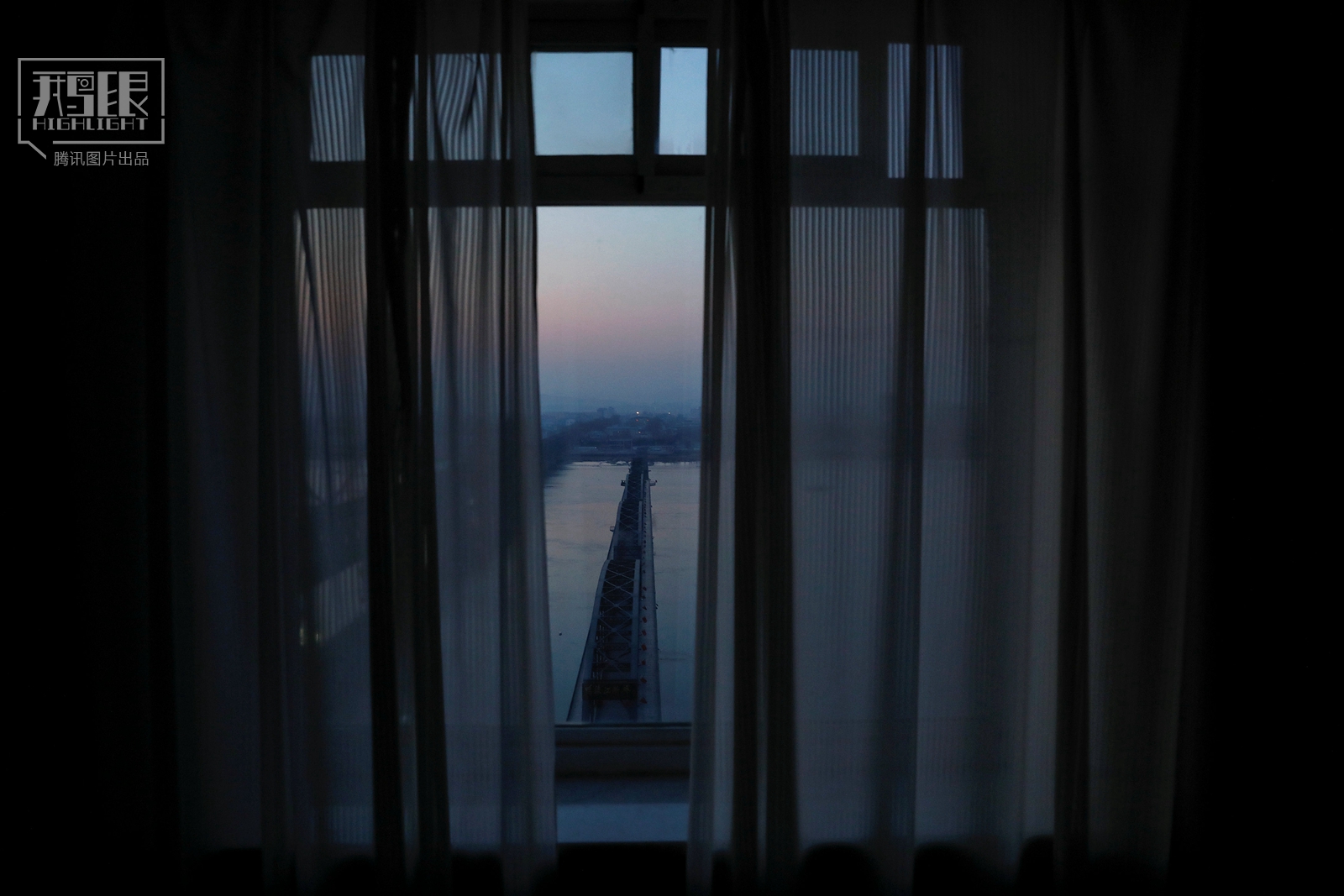 探访中朝界河鸭绿江 边境游依然红火(高清组图)