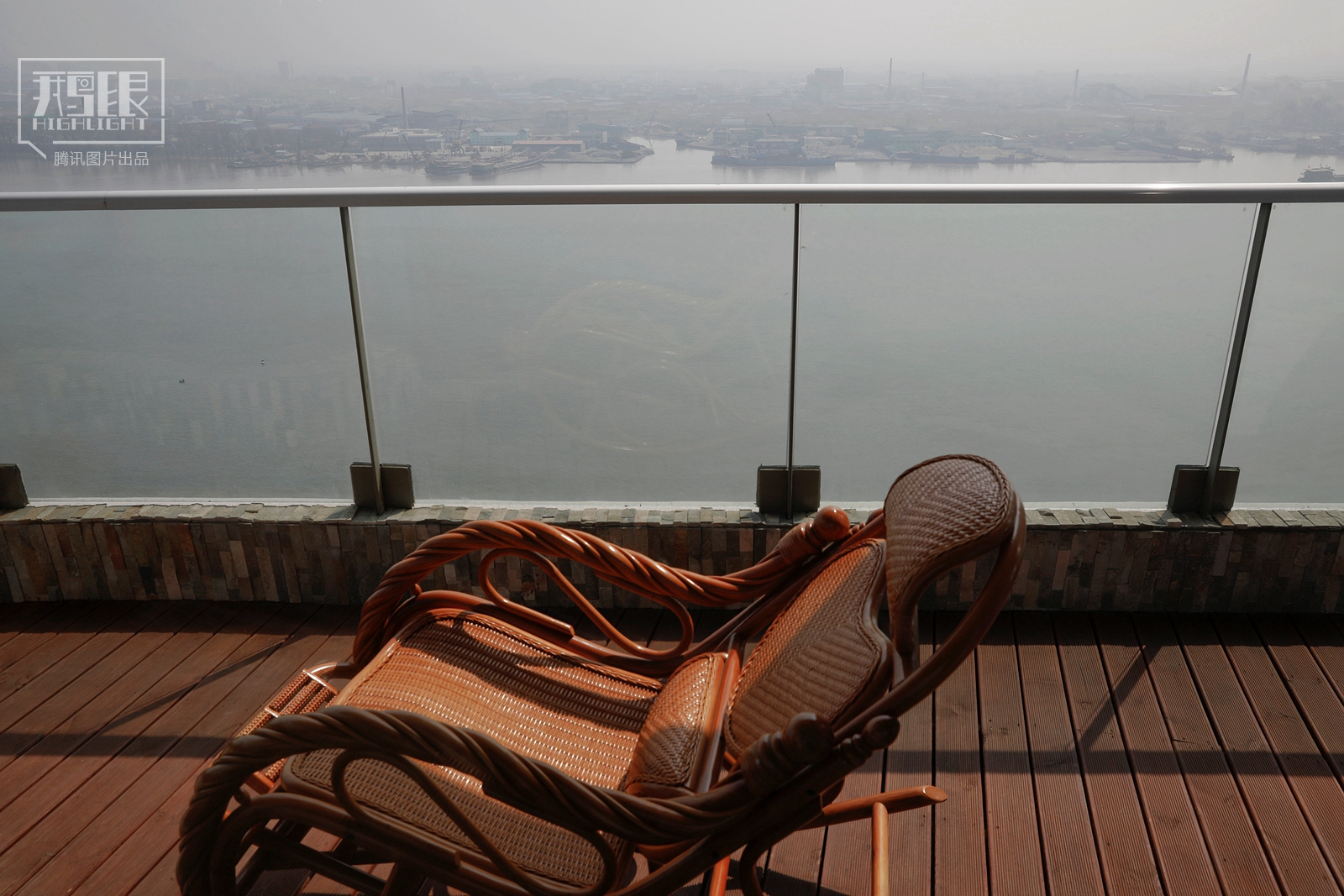 探访中朝界河鸭绿江 边境游依然红火(高清组图)