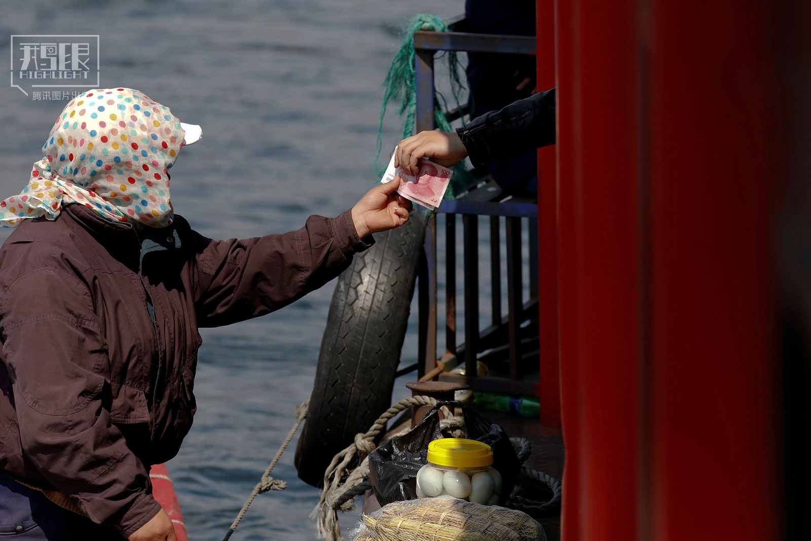 探访中朝界河鸭绿江 边境游依然红火(高清组图)
