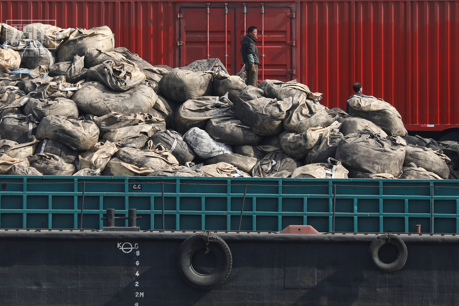 探访中朝界河鸭绿江 边境游依然红火(高清组图)