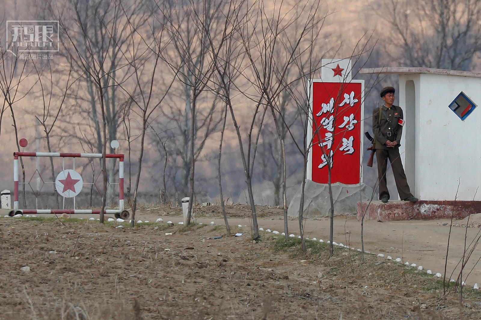 探访中朝界河鸭绿江 边境游依然红火(高清组图)