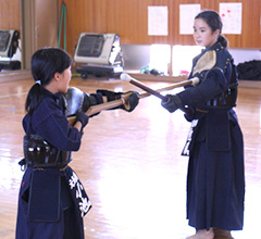 日本中学生今年开始学习拼刺刀