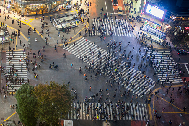 日本东京新宿的斑马线 日本东京新宿的斑马线