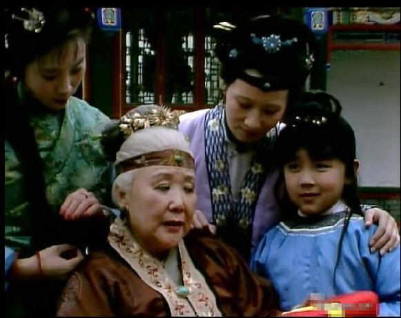 贾兰是贾宝玉早逝的哥哥贾珠的遗腹子,寡母李纨将他抚养成人,这个孩子