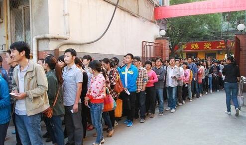 哈尔滨3000大学生争考清洁工 哈尔滨3000大学生争考清洁工