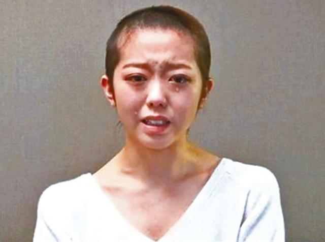 剃光头谢罪的AKB48成员峰岸南 剃光头谢罪的AKB48成员峰岸南