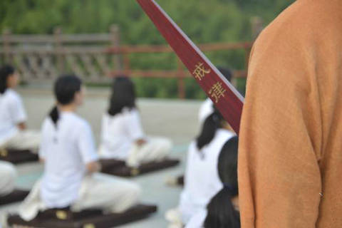 有人指责“佛系青年”根本不懂佛，其实这是自己强行加戏