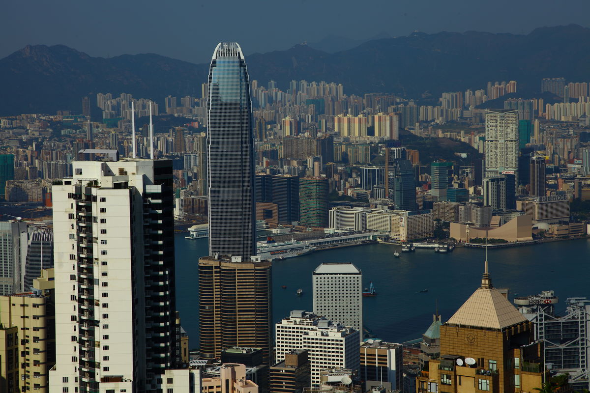 10年涨3倍 香港房价为何一再飙升?