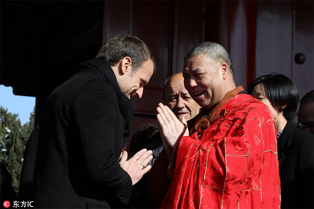 马克龙访华,首站西安,参观了大慈恩寺,兵马俑和大清真寺