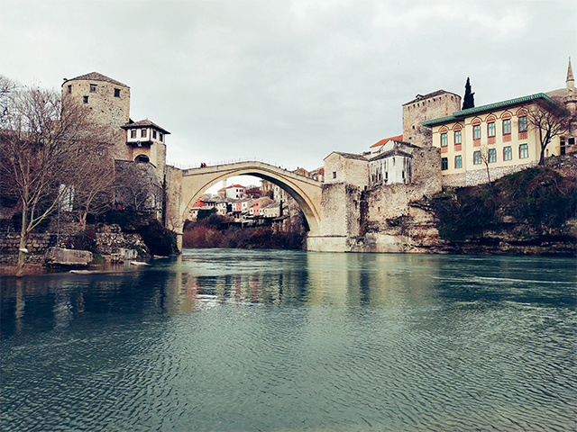 周遊巴爾幹――你們的戰犯就是我們的英雄