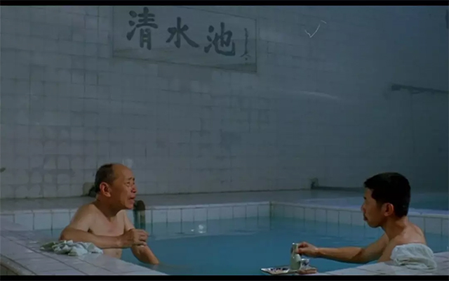 一個沒有澡堂的城市，是單調虛偽的