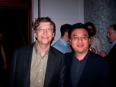 少年班成员张亚勤（右），曾任微软公司全球副总裁，现任百度总裁