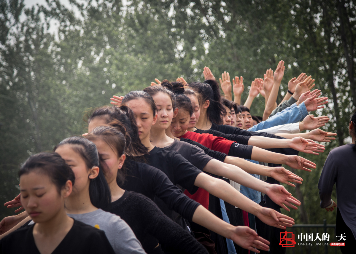 中国人的一天第3061期：聋哑人被骗偷盗组织靠舞蹈重生