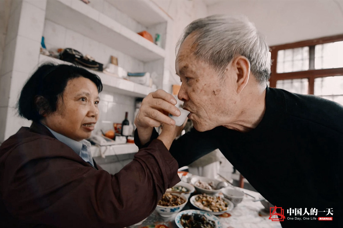 中国人的一天第3122期:他1500元拍9.2分神电影