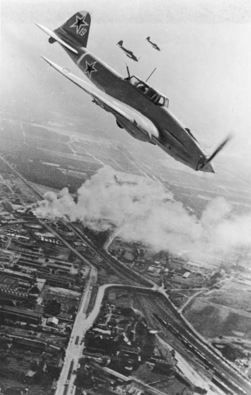 苏联伊尔-2攻击机在柏林上空（1945年4月）