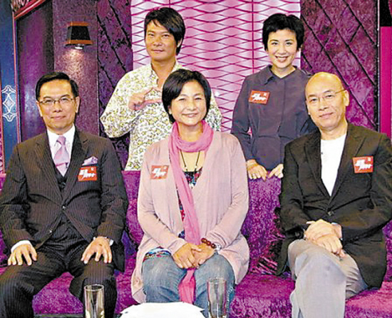 (前排左起)陈鸿烈、郑佩佩、岳华，三位曾同上《星星同学会》畅谈过去