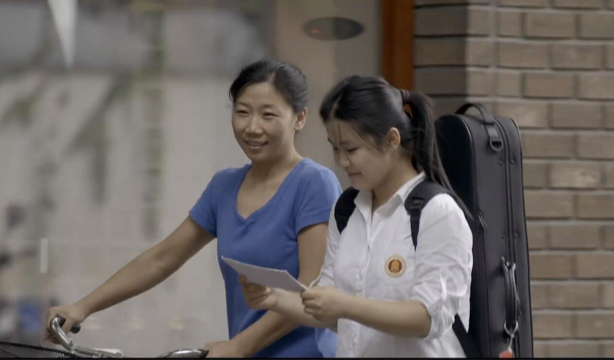 《舌尖上的中国》第二季中,在上海求学的一家人 《舌尖上的中国》第二季中,在上海求学的一家人