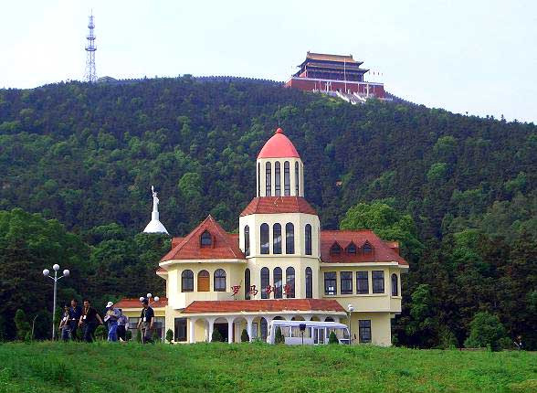 江苏某村山寨天安门与山寨罗马别墅 江苏某村山寨天安门与山寨罗马别墅