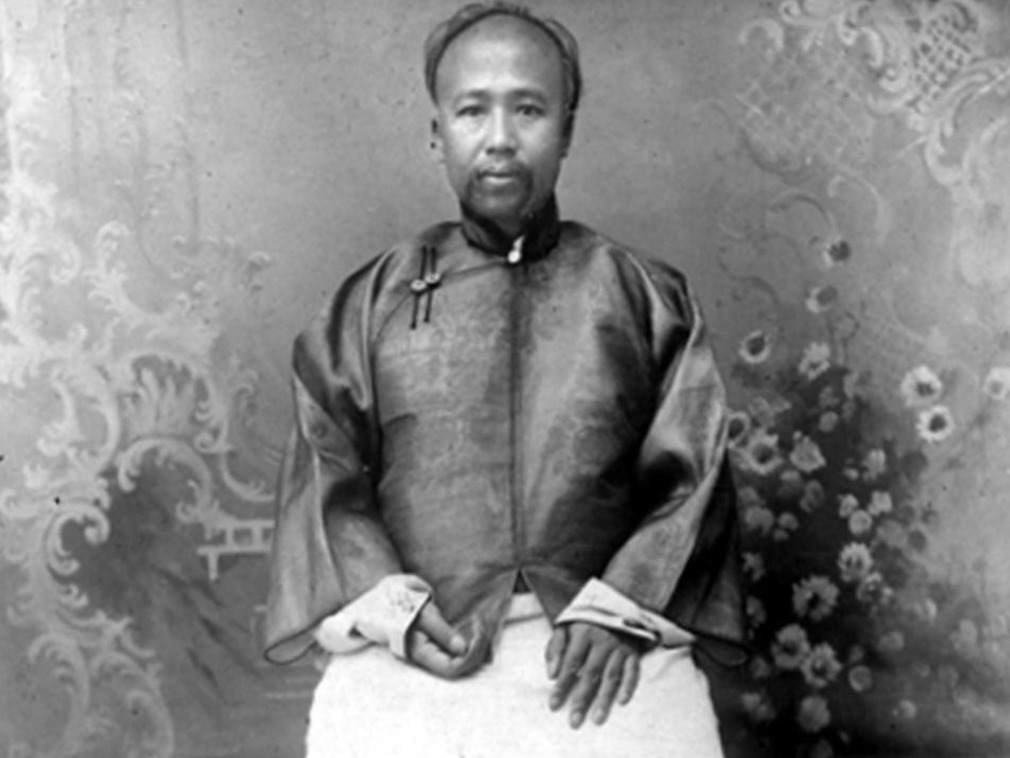 康有为(1858年3月19日-1927年3月31日),清末维新变法派主要发起者。 康有为(1858年3月19日-1927年3月31日),清末维新变法派主要发起者。