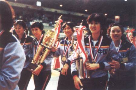 1981年,首次奪得“世界杯”女子排球賽冠軍的中國女排隊員載譽歸來 1981年,首次奪得“世界杯”女子排球賽冠軍的中國女排隊員載譽歸來