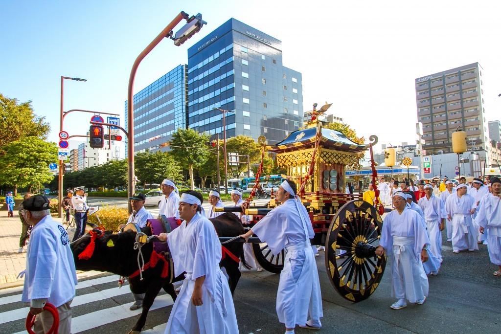 博多宫日栉田神社牛车拉着的神轿 博多宫日栉田神社牛车拉着的神轿