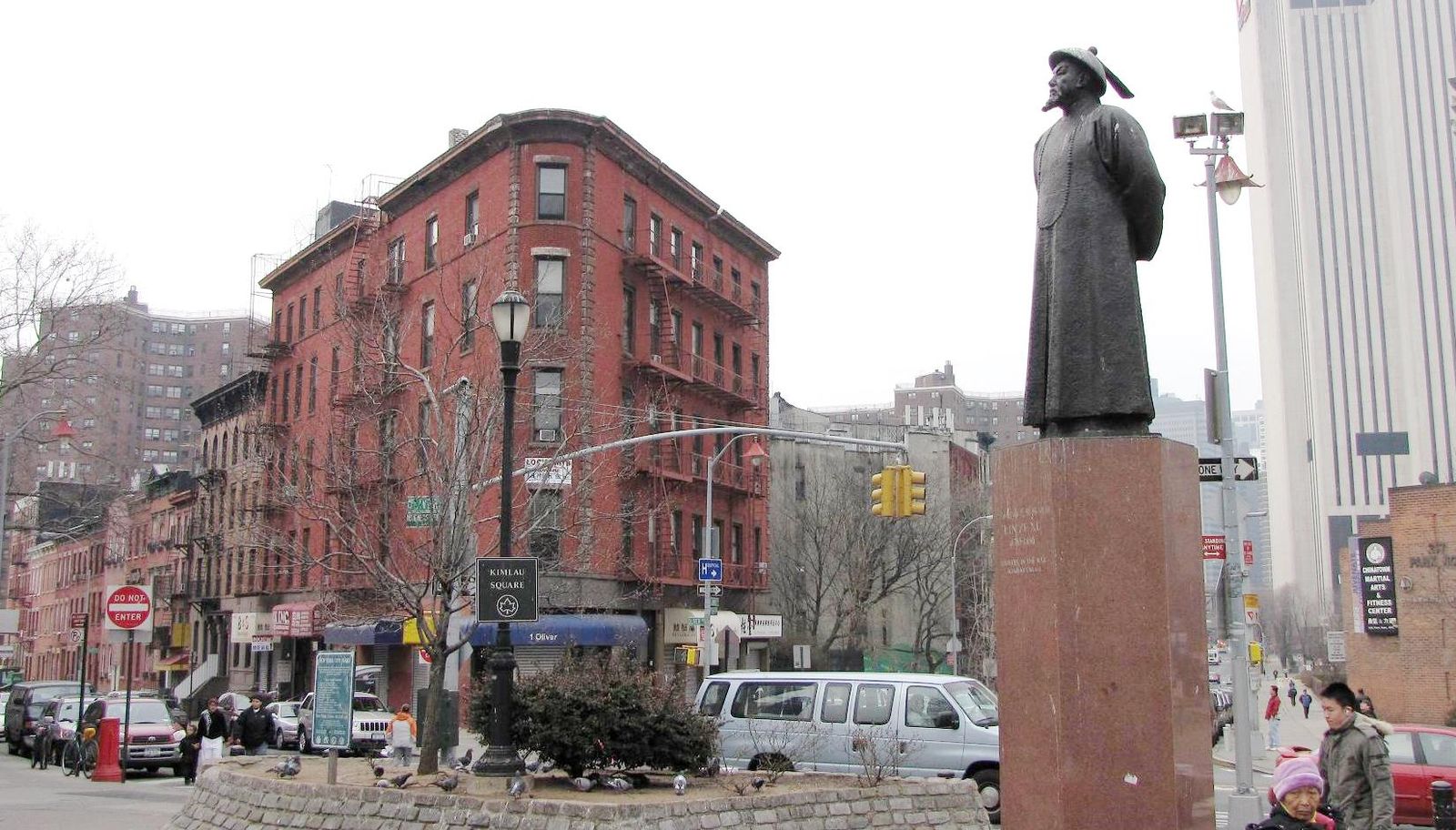 百老汇大街且林广场上的林则徐雕像 百老汇大街且林广场上的林则徐雕像