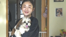 女孩亲历爱犬被打致死 为救流浪猫狗母亲五年未进家门