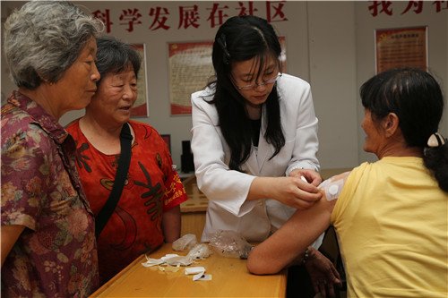 南京宁西门诊部联手社区开展志愿服务活动