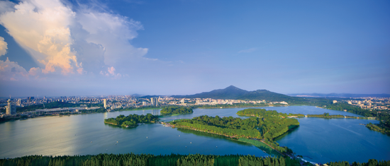 由金茂广场俯瞰玄武湖