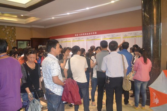 荣盛文承苑 千人追捧抢好房 冒雨开盘再续热销