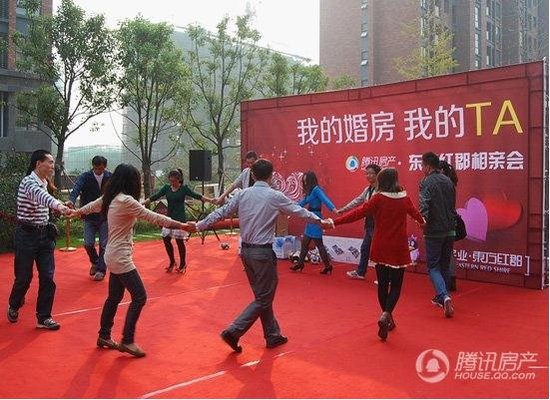 青春靓女深秋红图片