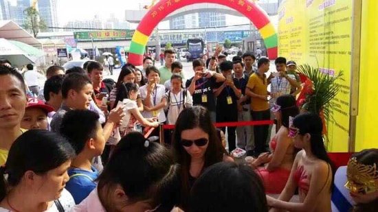 万泰隆家居建材采购节开幕 千种家居建材供消