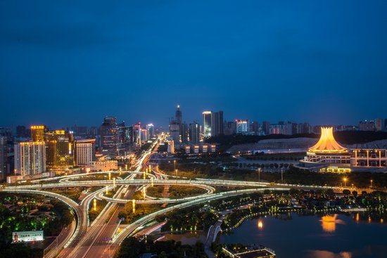 昆明城市人口_陆空立体交通网路 架构不动产典范领秀知识城(3)