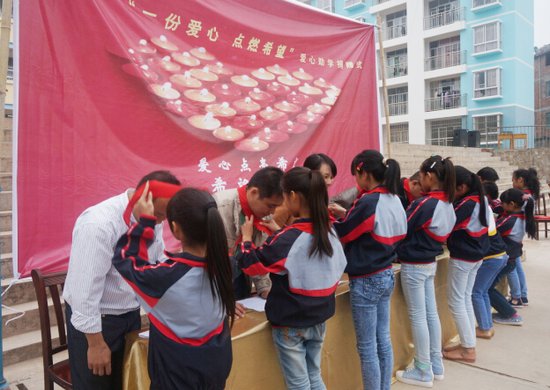 大唐地产捐赠活动走进华灵小学 践行爱心公益事业