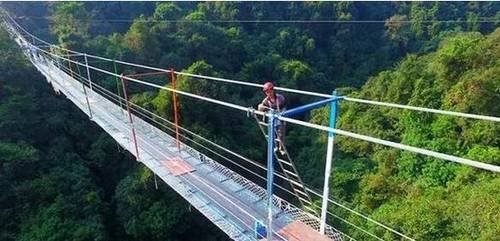 广西首座玻璃悬索桥10月1日开放!你敢挑战吗?