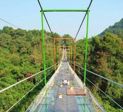 广西首座玻璃悬索桥10月1日开放!你敢挑战吗?