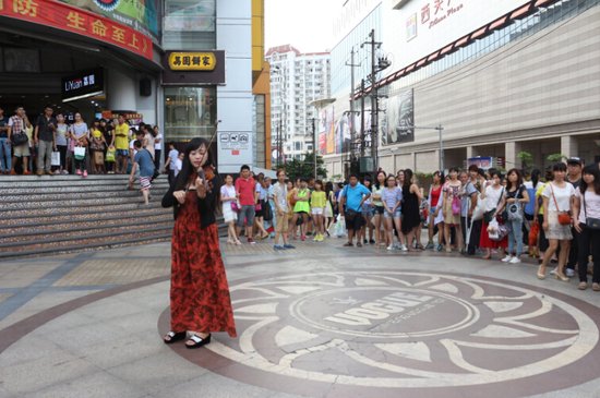 汇东星世界与世界共振城市快闪 展现南宁自信