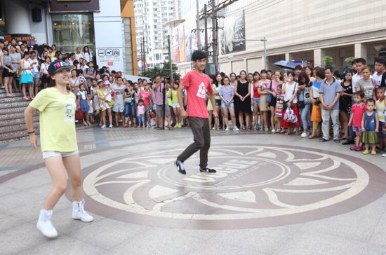 汇东星世界与世界共振城市快闪 展现南宁自信