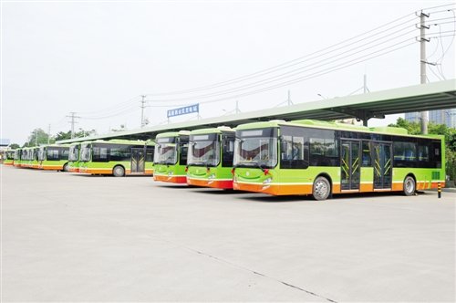 南宁BRT首批20辆公交车交付