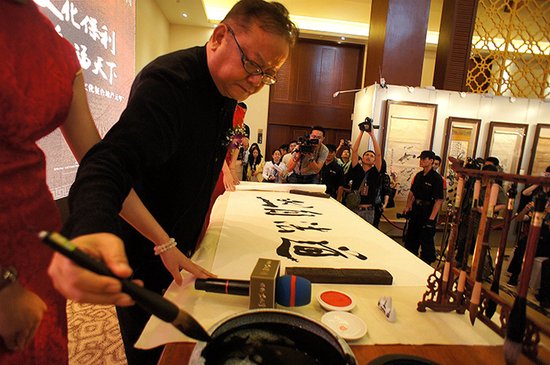 鉴宝大师王刚4.29来邕 助阵保利春拍巡展_房产_腾讯网