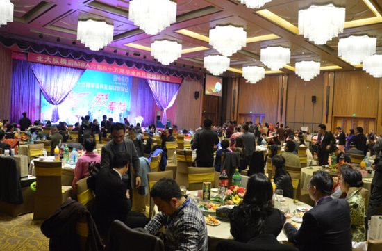 礼暨迎新晚会于三祺春霞园举行