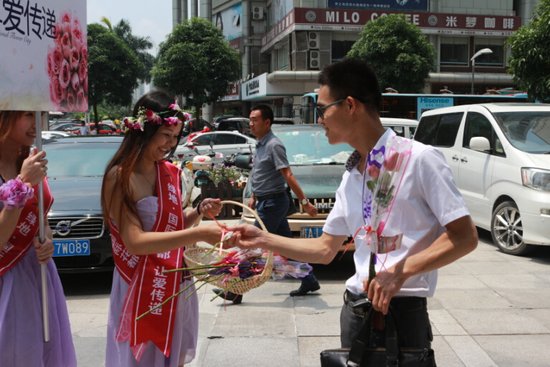 绿地·国际花都万朵玫瑰送南宁 与你大声把爱