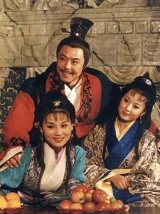 古早级宫斗剧《汉宫飞燕》，燕啄皇孙的典故，也许是后宫打胎团的灵感来源
