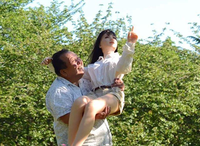 抱著硅膠娃娃回家的日本人在想什麼？